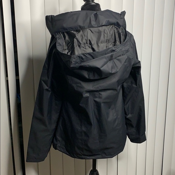 The North Face Women's Resolve Windproof Jacket - Picture 6 of 8